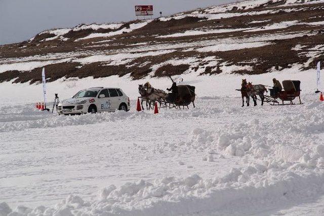 Atlı Kızakçılar Rallicilere Karşı