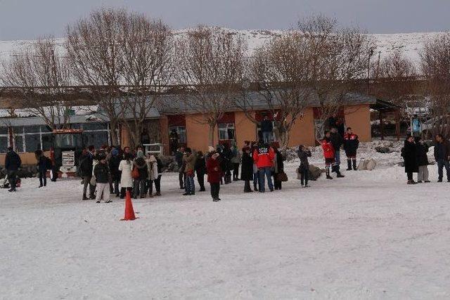 Atlı Kızakçılar Rallicilere Karşı