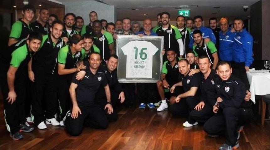 Hikmet Karaman'a Takım Ruhunu Yansıtan Hediye