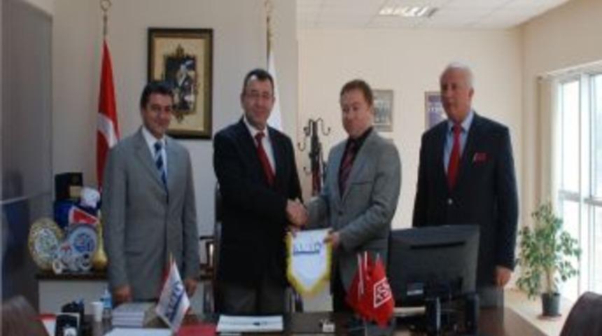 Kuşadası Ticaret Odası Hizmet Binasında Yenilikler Devam Ediyor