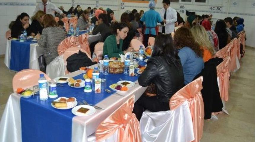 Tekden Kolejinden Anasınıfı &Ouml;ğretmenlerine Montessorı Eğitimi