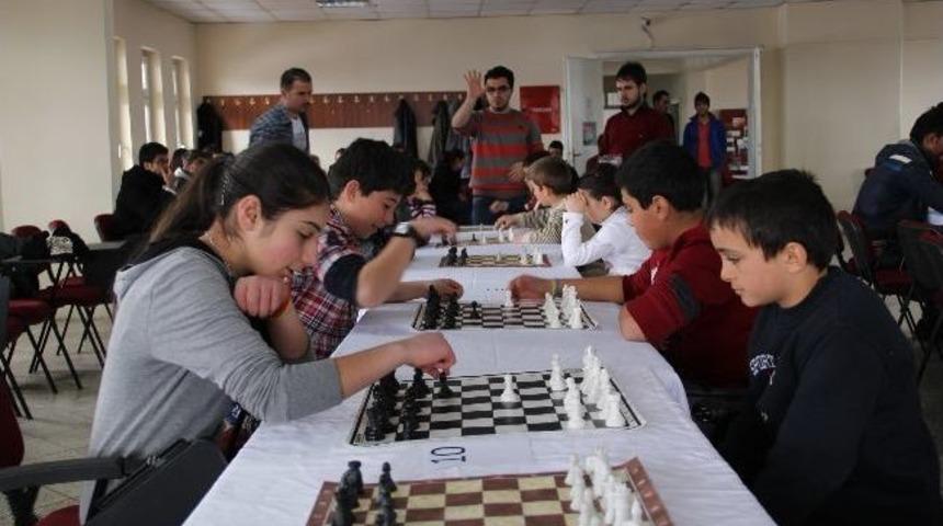 &Ccedil;ıldır'da Satran&ccedil; Turnuvası