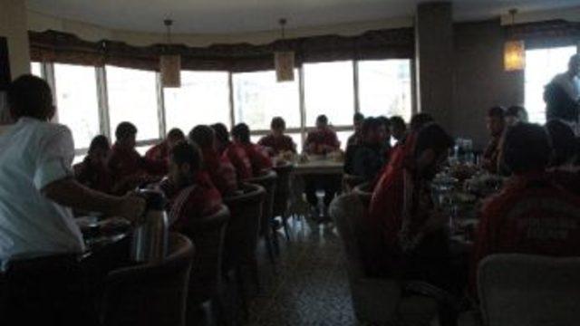 Yakutiyespor Futbolcularına Kahvaltı
