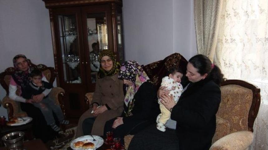 Başkan K&uuml;&ccedil;&uuml;kler Ve Eşinden, Kadınlara Yemek