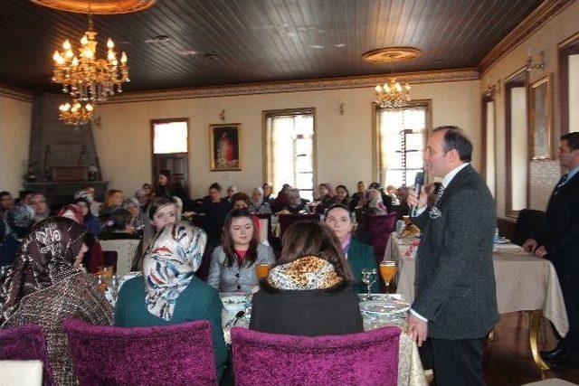 Başkan Küçükler Ve Eşinden, Kadınlara Yemek