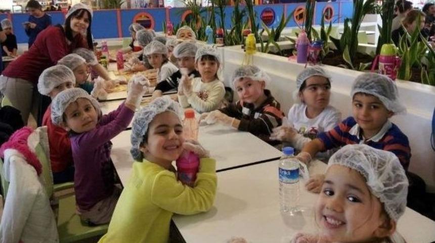 Minik &Ouml;ğrenciler Pizzalarını Kendileri Yaptı