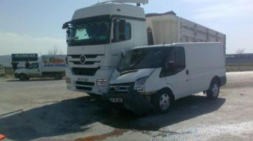 T&uuml;rkoğlu&rsquo;nda Trafik Kazası: 2 Yaralı