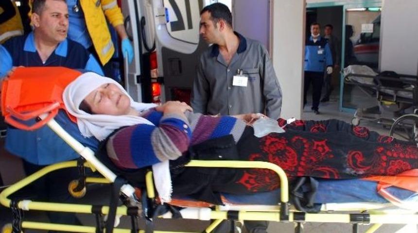 Motosiklet Devrildi:2 Yaralı