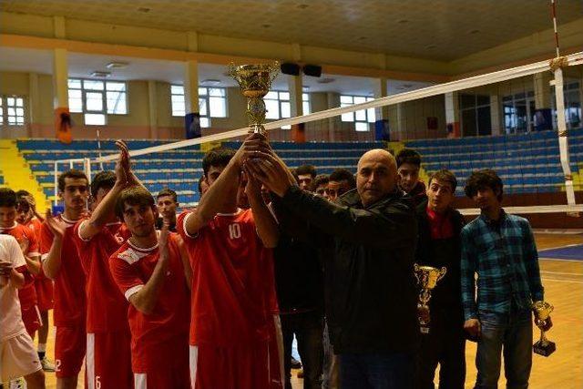 Yakutiye Voleybolda Şampiyon Oldu