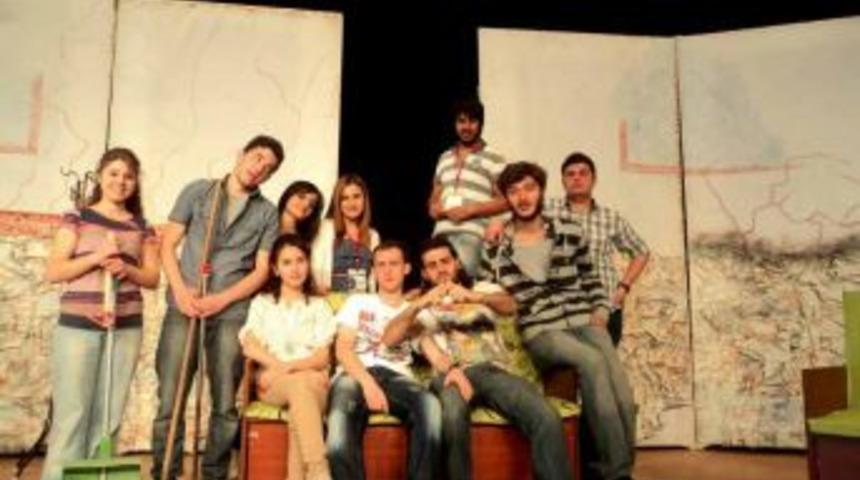 Yozgat Tiyatro S&uuml;rmeli, 'Bir Sen Eksiktin' Adlı Oyununu Izleyicilerle Buluşacak