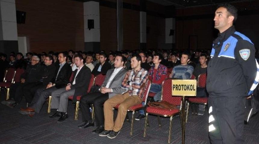 Balıkesir Polisi Gençleri Bilgilendirdi
