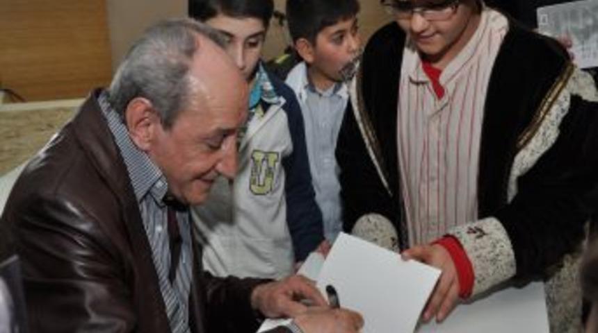 Şair Cemal Safi&rsquo;nin Katılımı Ile Şiirler Ve Şairler Programı D&uuml;zenlendi