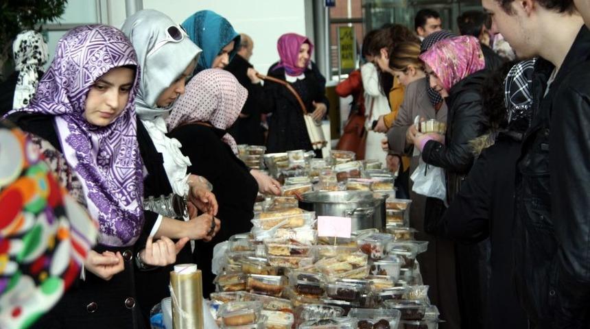 BUSEDER'li Kadınlardan &Ouml;ğrenciler Yararına Kermes