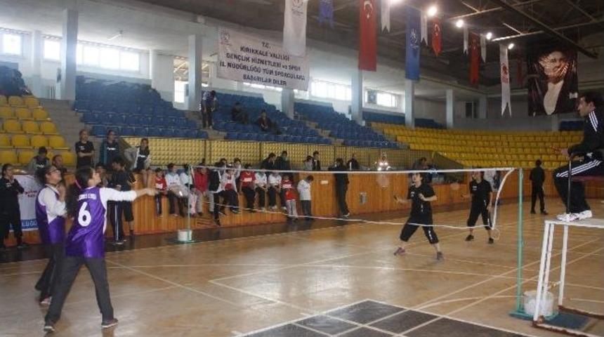 Kırıkkale'de Okul Sporları Badminton M&uuml;sabakaları Sona Erdi