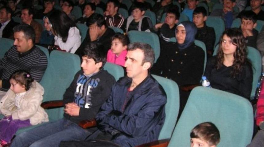 &ldquo;yarınlara Ge&ccedil; Kalmadan&rdquo; İsimli Tiyatro Oyunu İlgi G&ouml;rd&uuml;