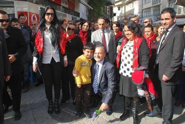 Oktay Vural Marmaris'te Esnafı Ziyaret Etti