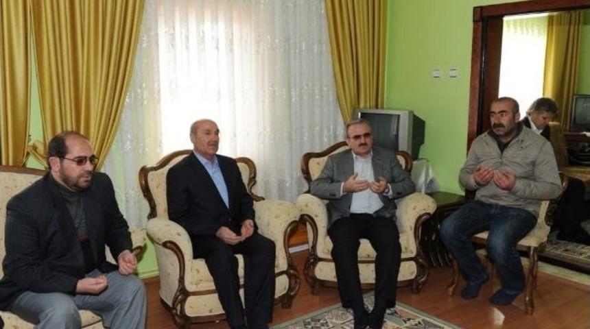 Vali Karaloğlu&rsquo;ndan Karataş Ailesine Taziye Ziyareti