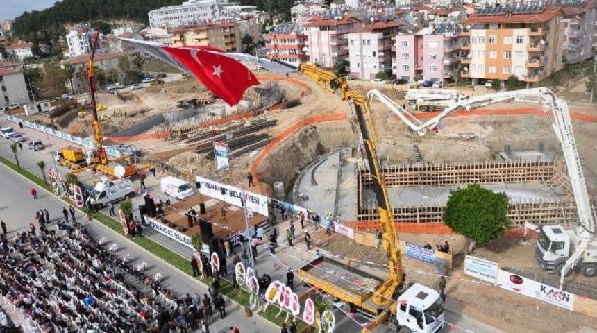 Gen&ccedil;lik Merkezine Konserli Temel Atma T&ouml;reni