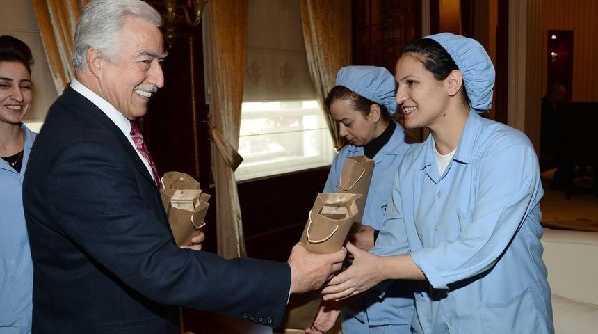 Başkan Aldırmaz, Kadın Temizlik Personelini Konuk Etti