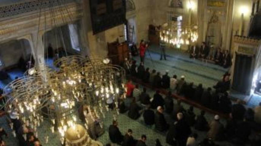 M&uuml;sl&uuml;m G&uuml;rses I&ccedil;in Mevlit Okutuldu