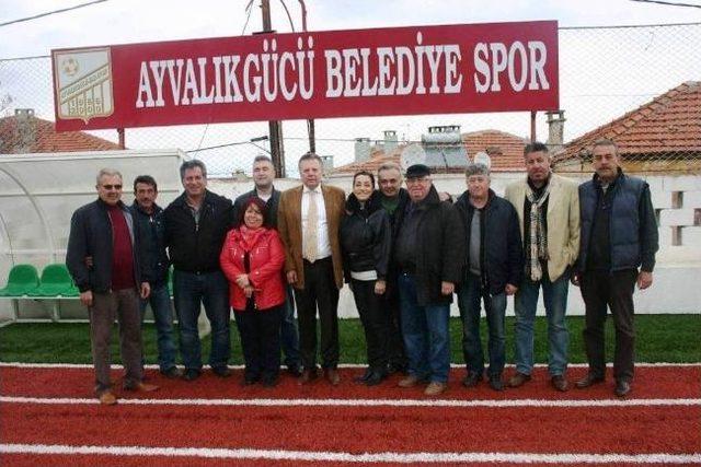 Ayvalıkgücüne Başkan Türközen Ve Meclis Üyelerinden Baklavalı Jest