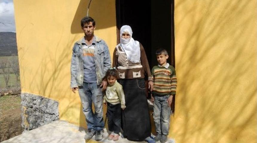 Dicle Kaymakamlığı İhtiya&ccedil; Sahiplerine Evlerini Teslim Etti