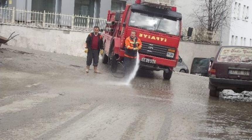 K&uuml;re&rsquo;de Bahar Temizliği Devam Ediyor