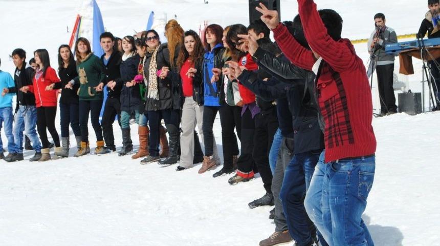 Hakkari Kar Festivali, Renkli G&ouml;r&uuml;nt&uuml;lere Sahne Oldu
