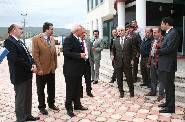 Milletvekili Hüseyin Şahin Hosab’ın Yol Problemine Çözüm Arıyor