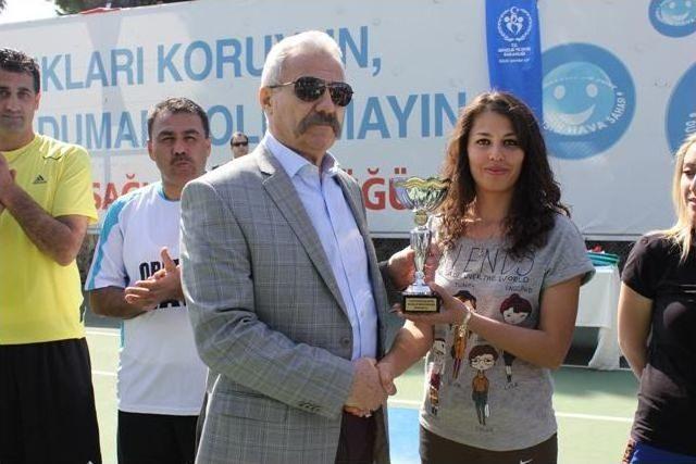 Tenis Turnuvasının Birincisi Sağlık Müdürü Oldu