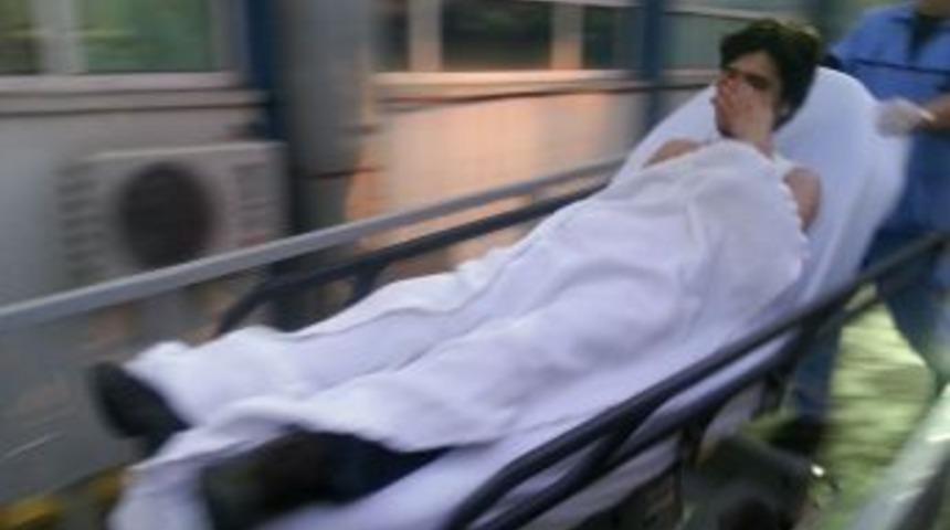 İzmit'te Bı&ccedil;aklı Kavga: 1 &Ouml;l&uuml;, 2 Yaralı