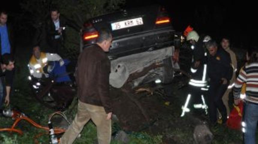 İzmir&rsquo;de Trafik Kazası: 1 &Ouml;l&uuml;, 2 Ağır Yaralı
