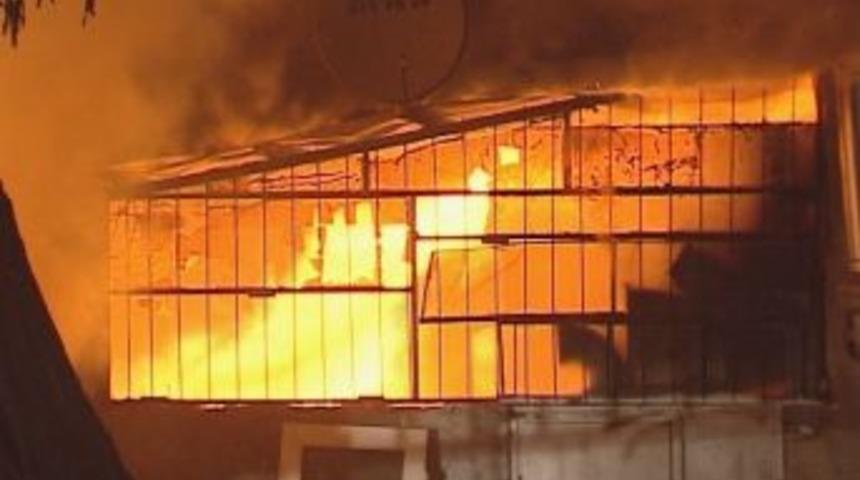 Ankara&rsquo;da Kimsesizler Oteli&rsquo;nin Yanıbaşında Korkutan Yangın