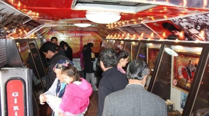 &Ccedil;anakkale Gezici M&uuml;zesi, Selendi'de Ziyaret&ccedil;i Akınına Uğradı