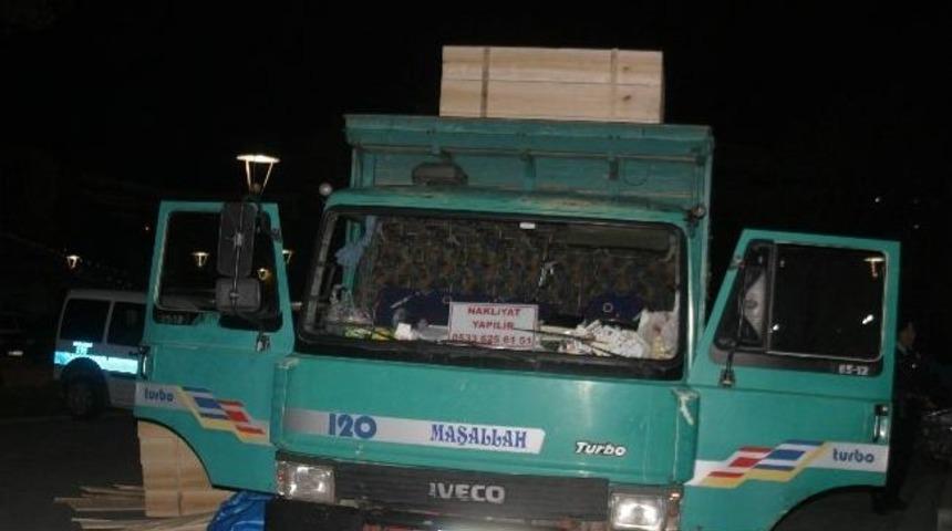 Tahta Kasalarda 50 Bin Paket Ka&ccedil;ak Sigara Bulundu