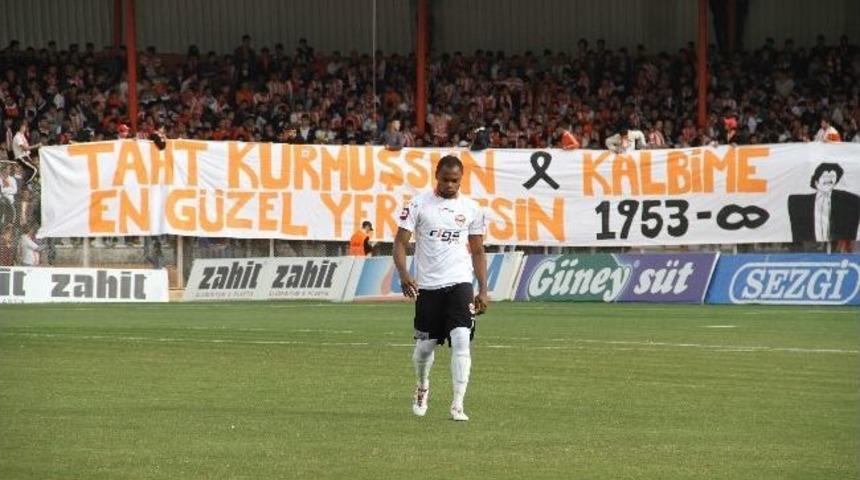 "m&uuml;sl&uuml;m Babayı" Taraftar Unutmadı