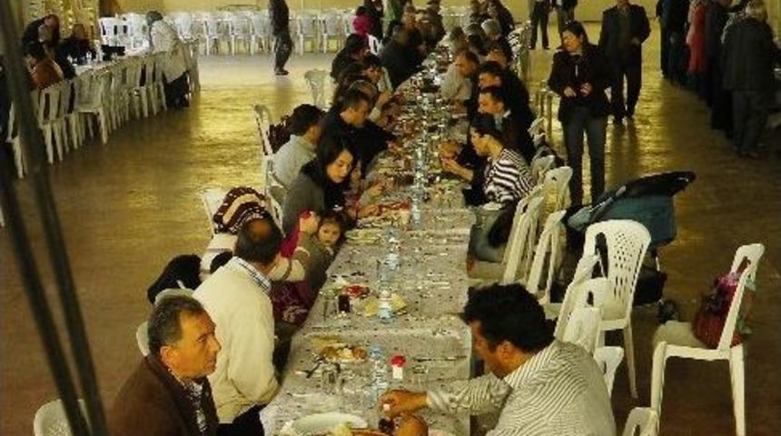 Fethiye'de K&ouml;yl&uuml;lerden &Ouml;rnek Davranış