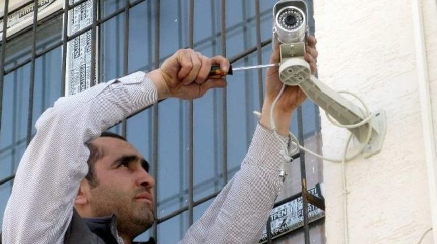 Araban Merkez İlkokulu&rsquo;na G&uuml;venlik Kamera Sistemi Kuruldu