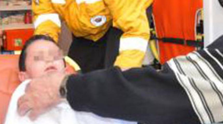 8 yaşındaki &ccedil;ocuğu kaynar su ile haşladı