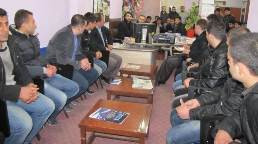 Musatfa Yazıkan, Hisarcık Gen&ccedil;lik Kolları Başkanlığı'nı Ziyaret Etti