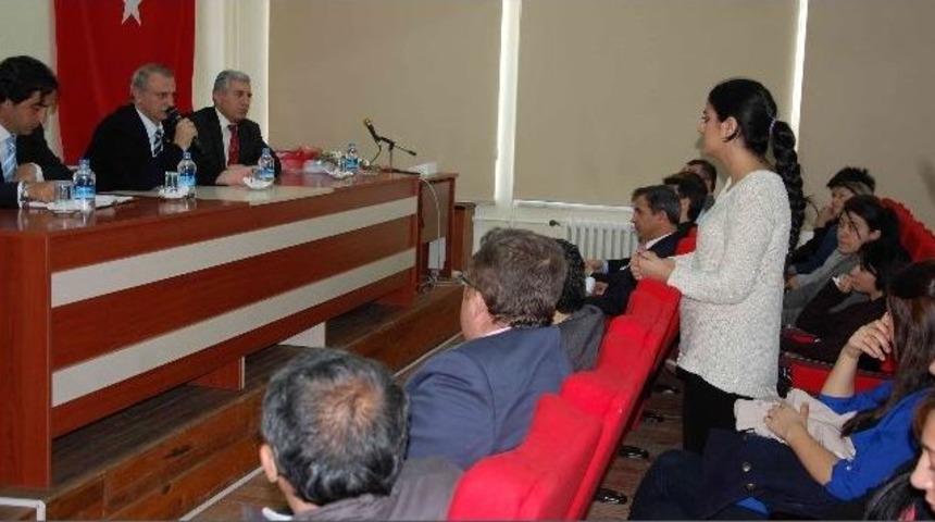 Karahan &Uuml;niversitelilerin Sorunlarını Dinledi