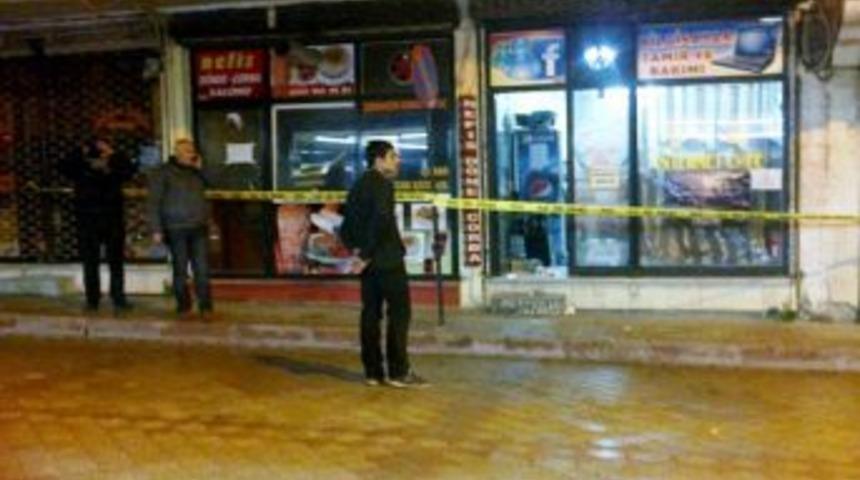 Alkoll&uuml; Şahıs Internet Kafe Sahibi Bı&ccedil;akladı