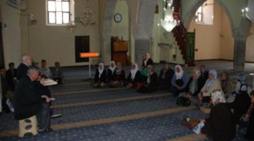 Silifke&rsquo;de Umre'ye Gidecek Vatandaşlar Bilgilendirildi