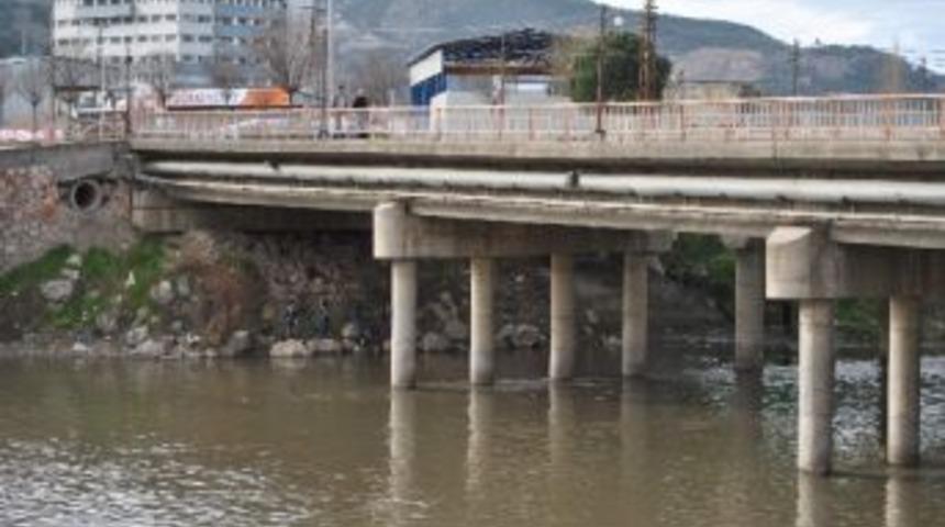 Irmağa Kapılan &Ccedil;ocuk Yoğun Bakımda