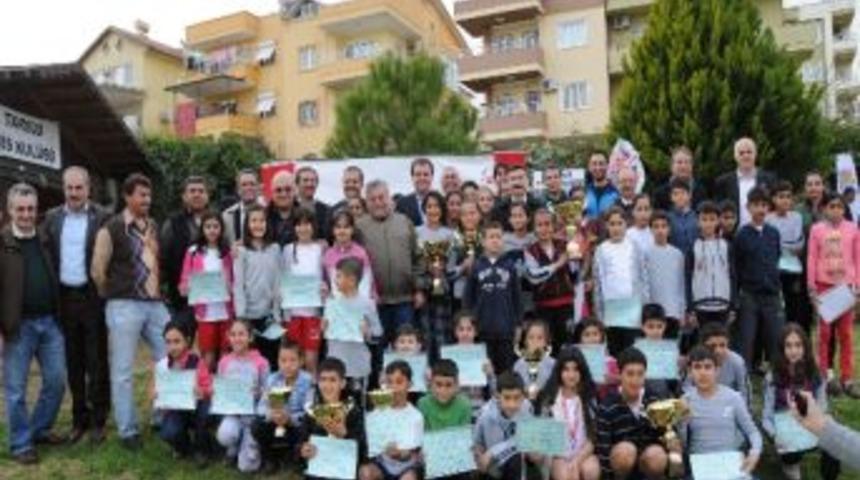 "raket Tutan Eller" Projesi Sona Erdi