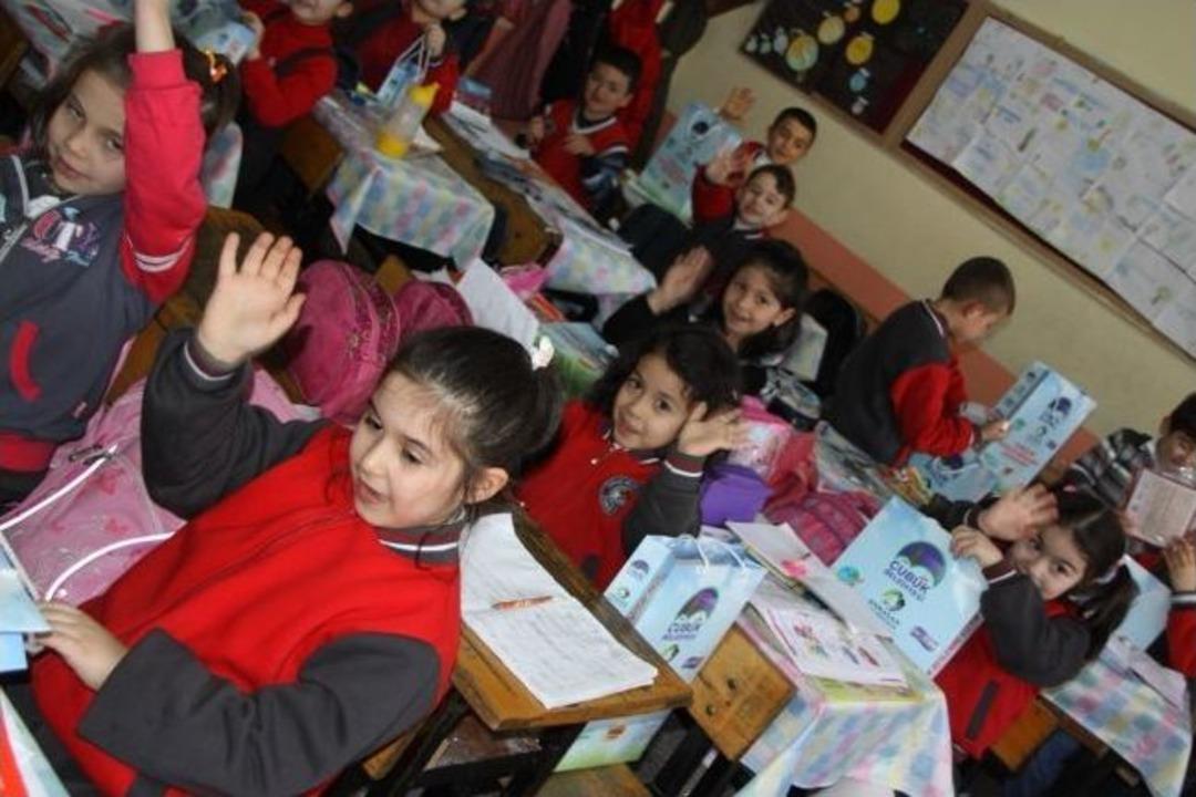 &Ccedil;ubuk Belediyesi, 2 Bin &Ouml;ğrenciye Temizlik Seti Dağıttı