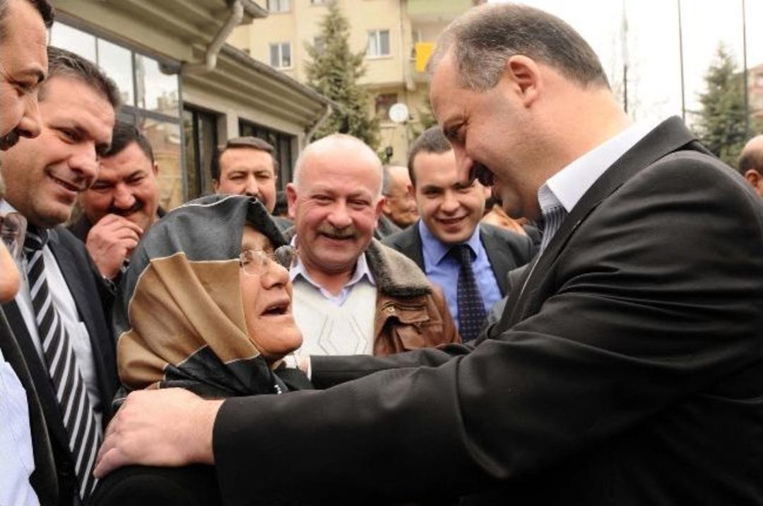 Mamak Belediye Başkanı Akg&uuml;l, Sivil Toplum Kuruluşlarını Yalnız Bırakmıyor