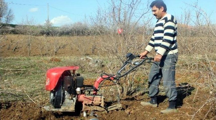 Sincik&rsquo;te Bağ Ve Bah&ccedil;eler &Ccedil;apa Motoru İle S&uuml;r&uuml;l&uuml;yor
