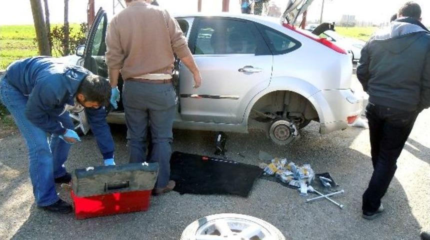 Otomobile Zulalanmış 630 Adet Ka&ccedil;ak Telefon Ele Ge&ccedil;irildi