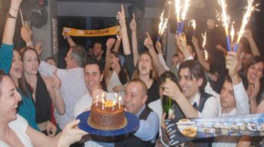 Avrupa Şampiyonu Vakıfbank Zaferini Kutladı